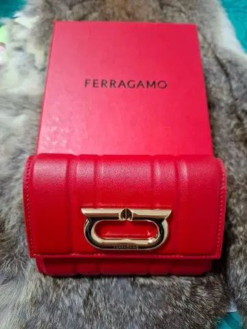 FERRAGAMO 레드 3단 접이식 지갑