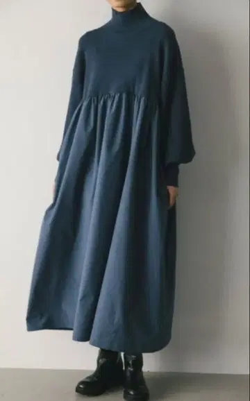 STYLEMIXER 콤비네이션 하이넥 원피스입니다.