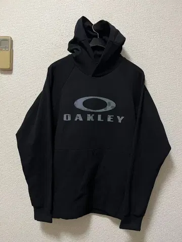 오클리 골프 트랙 후드티 /L 블랙 스트레치 저지 블랙