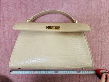 크로커다일 무늬 핸드백 베이지