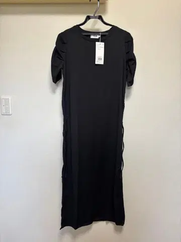 리브 소재 블랙 원피스 슬리브 포함 AZUL by moussy