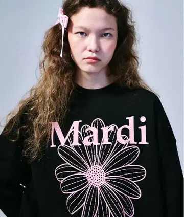 Mardi 꽃무늬 프린트 블랙 맨투맨