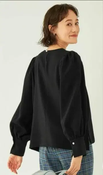 퍼프 슬리브 블랙 셔츠 FREE 사이즈