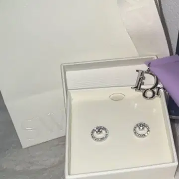 SWAROVSKI 크리스탈 스터드 귀걸이