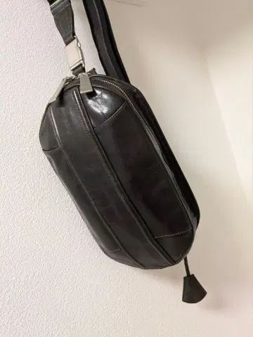 아니아리 가죽 바디백 터틀 숄더