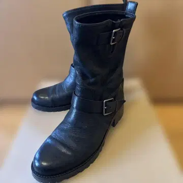 콜한 블랙 가죽 엔지니어 부츠 버클 포함