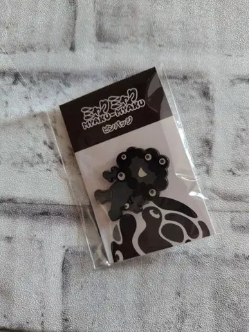 간사이 만박 블랙 미야쿠미야쿠 핀 배지 C