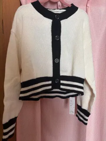 New York 크롭 가디건