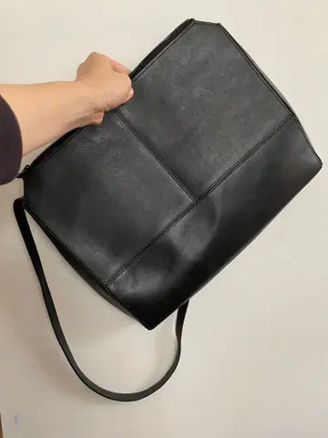 COS 가죽 숄더백 블랙 PC 케이스