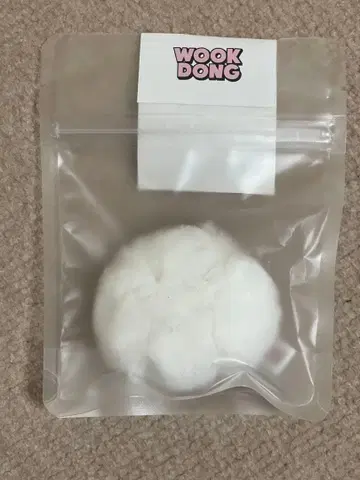 욱동 발바닥 키링 한국 팝업