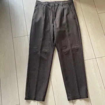 다크 그레이 드로우 스트링 슬랙스