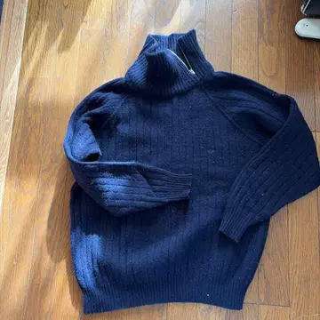 ENPORIO ARMANI 네이비 하이넥 니트 스웨터