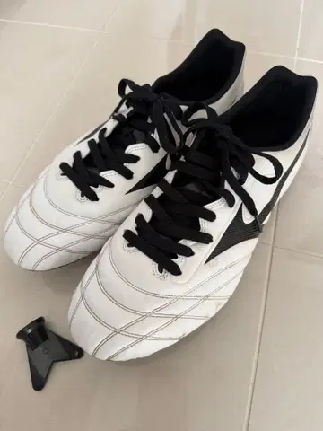 1회 사용 미즈노 럭비 스파이크 신발 화이트