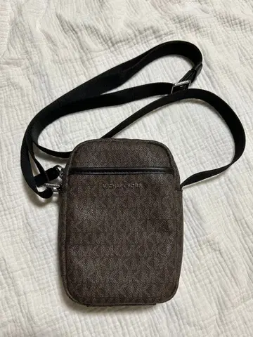 MICHAEL KORS 모노그램 숄더백