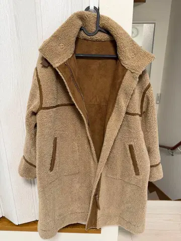 SHIPS 베이지 리버서블 보아 무스탕 코트