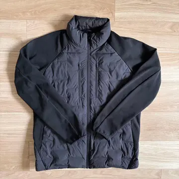 새상품급 UNIQLO 콤비네이션 퍼프 테크 자켓 BLACK L 사이즈