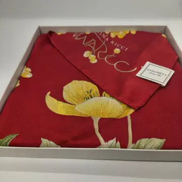 새상품급 NINA RICCI 꽃무늬 실크 스카프