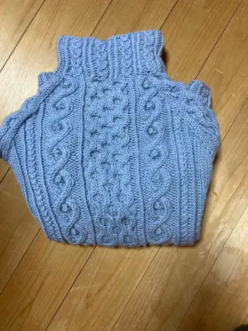 라이트 블루 아란 하이넥 손뜨개질