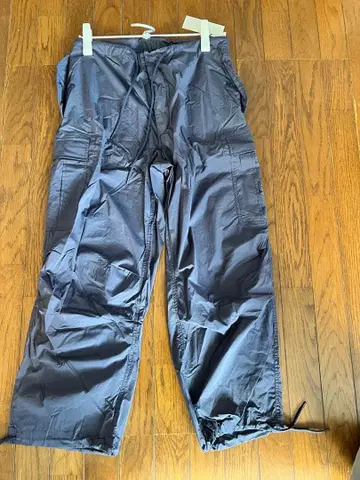 새상품 UNFILO 8가지 기능 카고 팬츠 M 사이즈