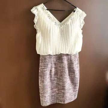 새상품급 소브레 슬리브리스 프릴 비즈 장식 원피스