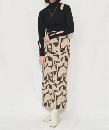 에마림버 EMMA LIMBER 아웃라인 자카드 스커트