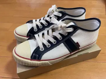 플랫 헤드 스니커즈