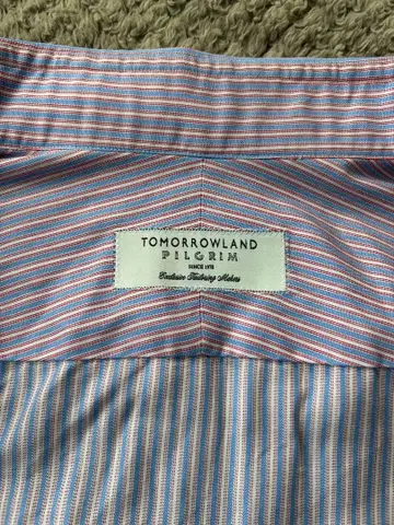 투모로우랜드 필그림 셔츠