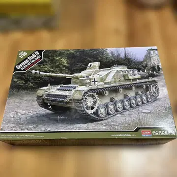 아카데미 4호 돌격포 전차 초기형 1/35 프라모델
