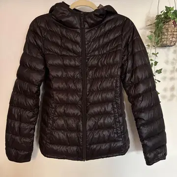 [유니클로] 프리미엄 다운 사용 후드 부착 다운 자켓