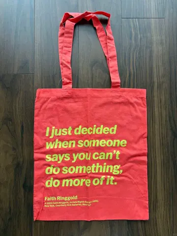 빨간색 토트백 MoMA