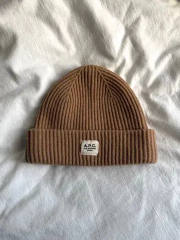A.P.C. 로고 패치 니트 모자 캐시미어 혼방