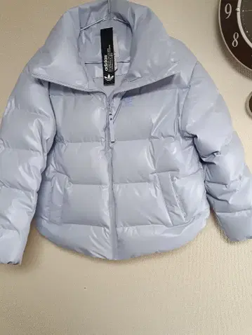 아디다스 다운 자켓 라이트 그레이