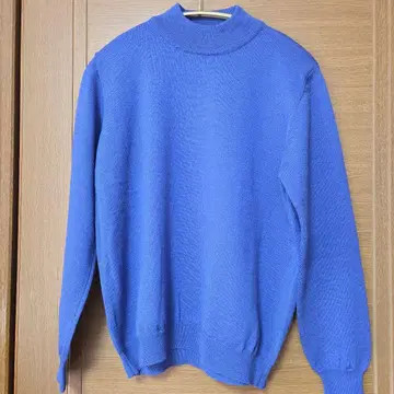파란색 하이넥 니트 스웨터 긴팔