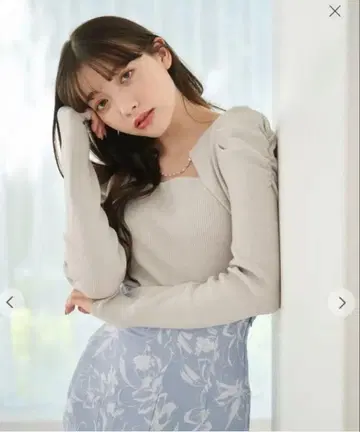 릴리안캐럿 펄 디자인 숏 레이어드 니트