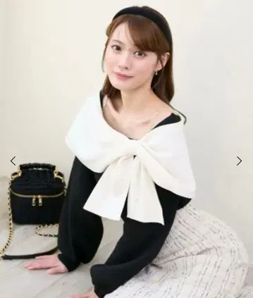 마제스틱 레곤 비쥬 리본 오프숄더 니트