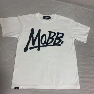 MOBB. 화이트 로고 프린트 T셔츠