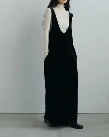 [ 새상품 미사용 ] Velour Uneck Onepiece 38