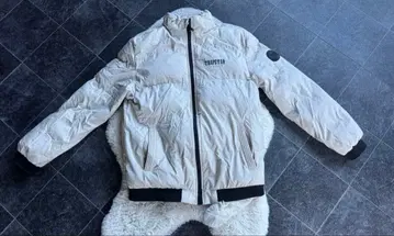 THRSTD 화이트 다운 자켓