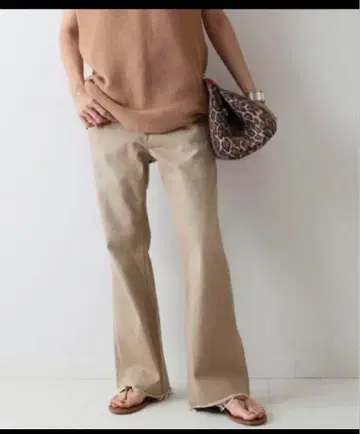 FRAMeWORK 베이지 부츠컷 데님