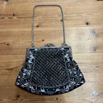 유나이티드 애로우즈 블랙 자수 파티 백