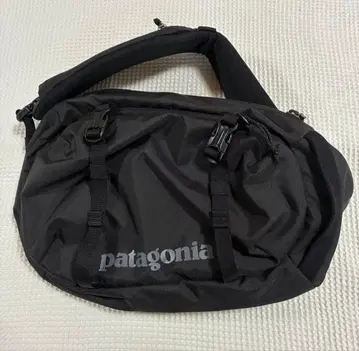 새상품급 patagonia 블랙 바디백