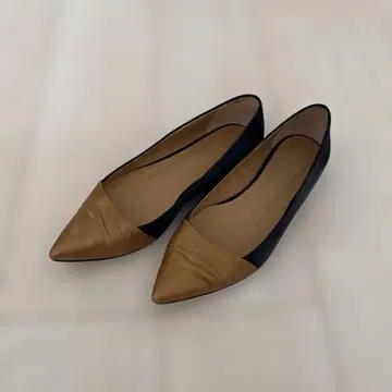 유나이티드 애로우즈 펌프스 38