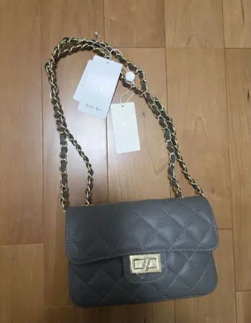 택 포함 새상품 AULENTTI 오렌티 퀼팅 체인 백 그레이