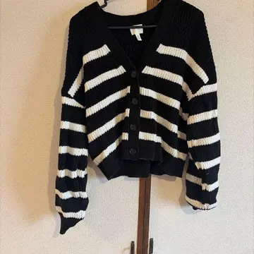 h&m 블랙과 화이트 보더 가디건 M 사이즈