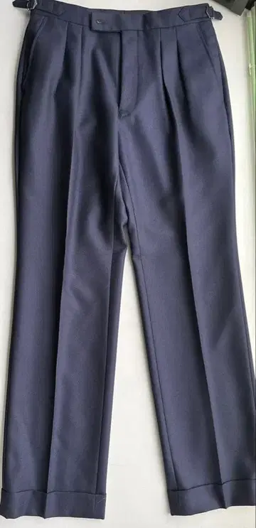 네이비 2턱 인 플리츠 슬랙스 더블 밑단