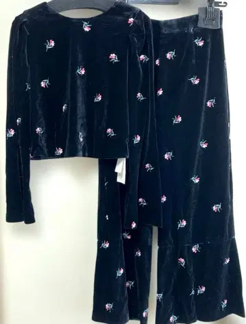 snidel 벨벳 소재 셋업 미사용 새상품 스나이델