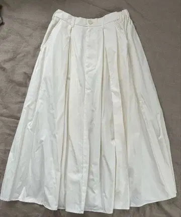 휴일과 시 * 오디너리 스커트 화이트 tandey