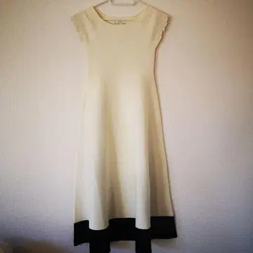 [미사용품] NOELA 소매 자수 원피스 화이트 프리 사이즈