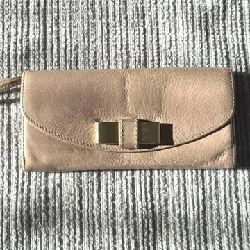 핑크 베이지 가죽 장지갑 금속 클로징 포함