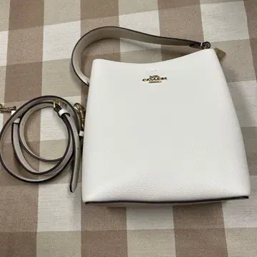 화이트 가죽 숄더백